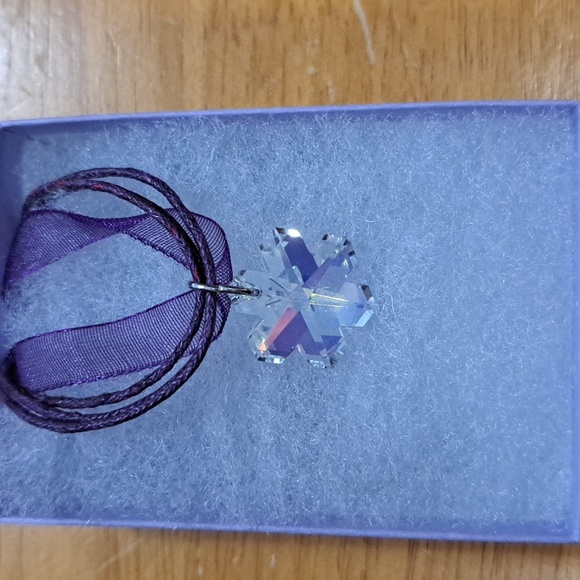 Starfire Aurora Crystal Snowflake Necklace - Picture 2 of 5